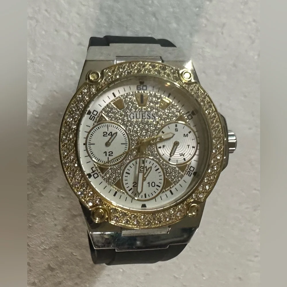 GUESS Watch Woman Analog‎ Quartz W1291L1 Zena.